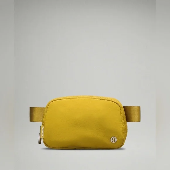 Lululemon Everywhere Belt Bag 1 liter• RARE COLOR GOLDEN SAND•Flawless like new - Picture 2 of 7